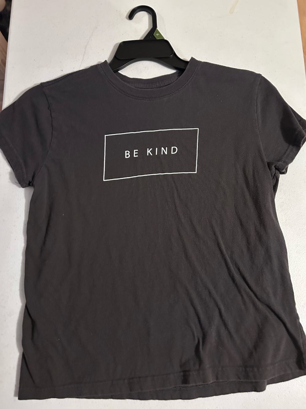 Women’s Gray "Be Kind" Graphic Tee